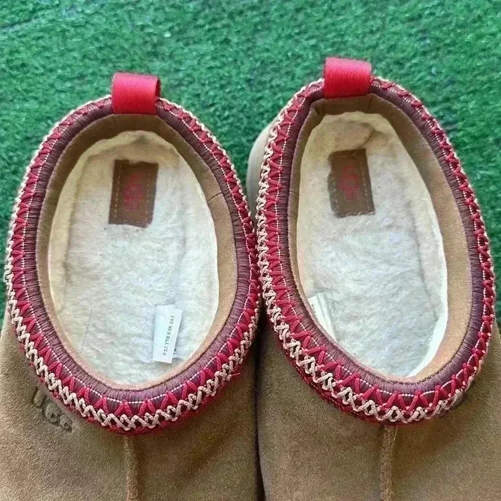UGG - Picture 4 of 7